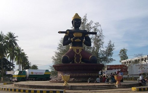 Ta Dumbong Kro Aung Statue	