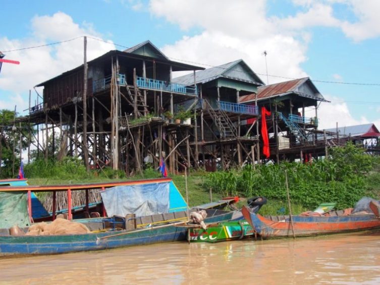 Kampong_Khleang_villages_flottants