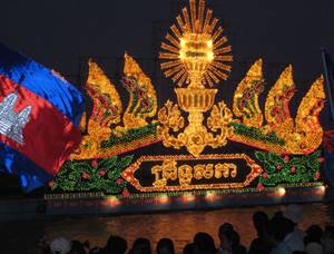 fête des eaux à Phnom Penh en Novembre Roi du Cambodge